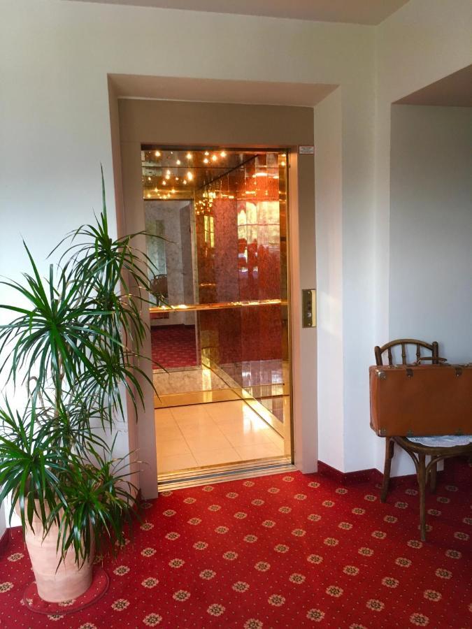 Hotel Turmwirt Ora / Auer エクステリア 写真